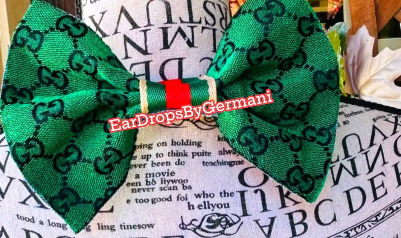 Emerald GiGi with 3 Color Ribbon