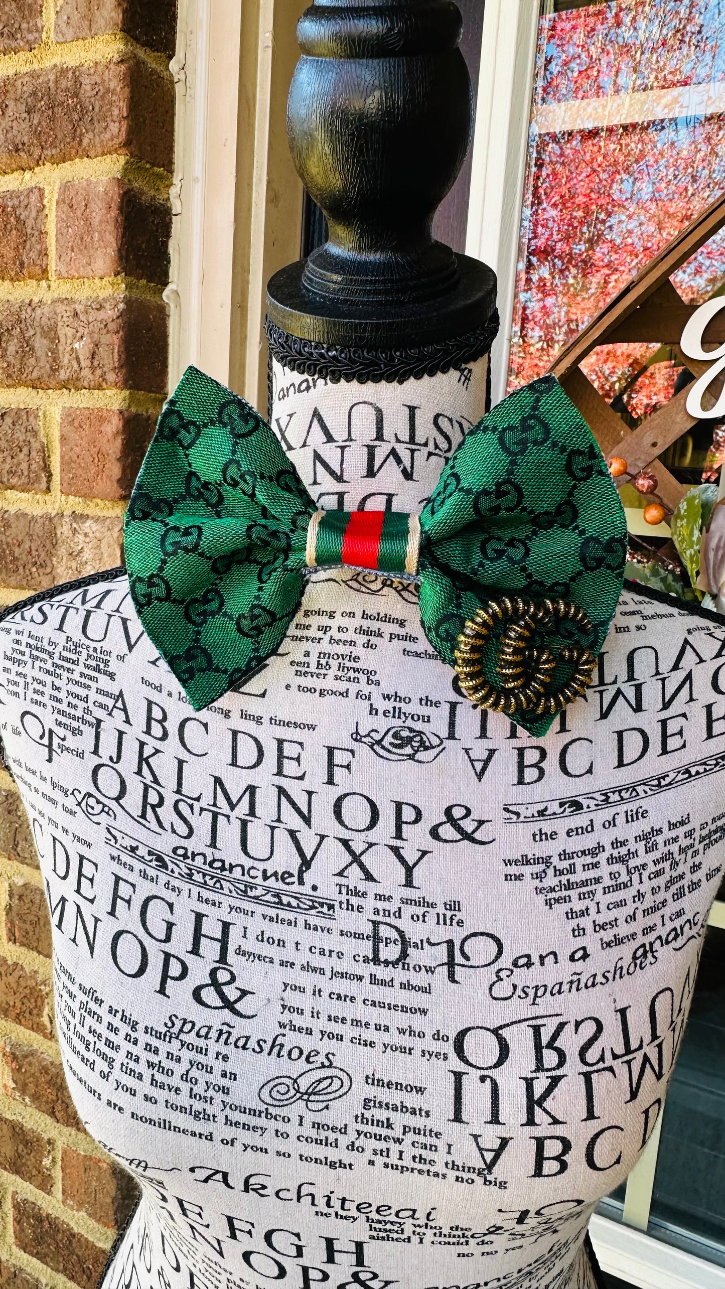 Emerald GiGi with 3 Color Ribbon & Brooch