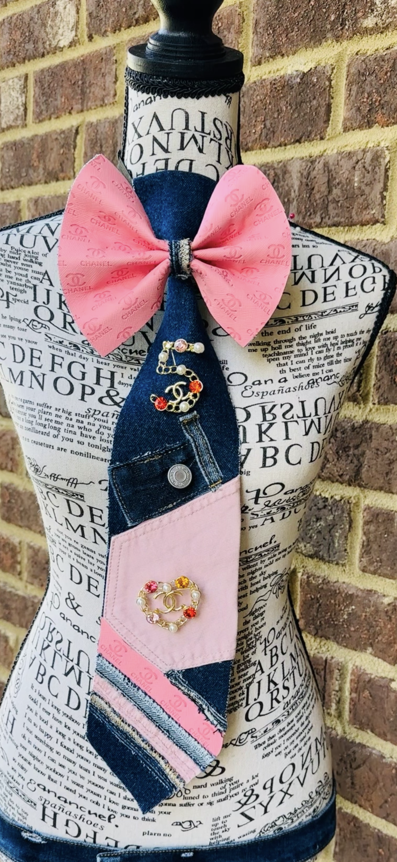 Pink Chantelle Fashion Bowtie Necktie (2 brooches included)