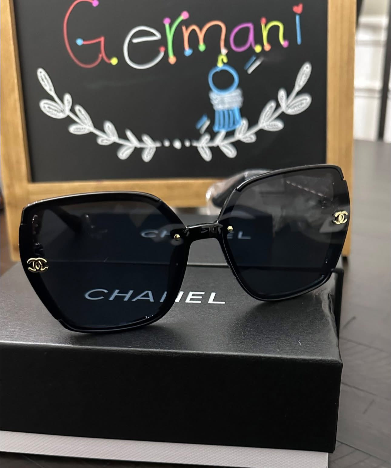 Ms. Diva Black Sunglasses