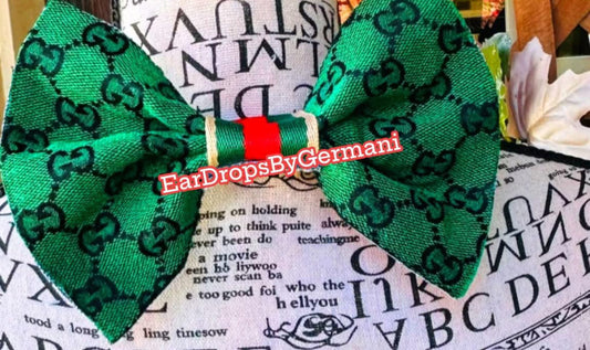 Emerald GiGi with 3 Color Ribbon