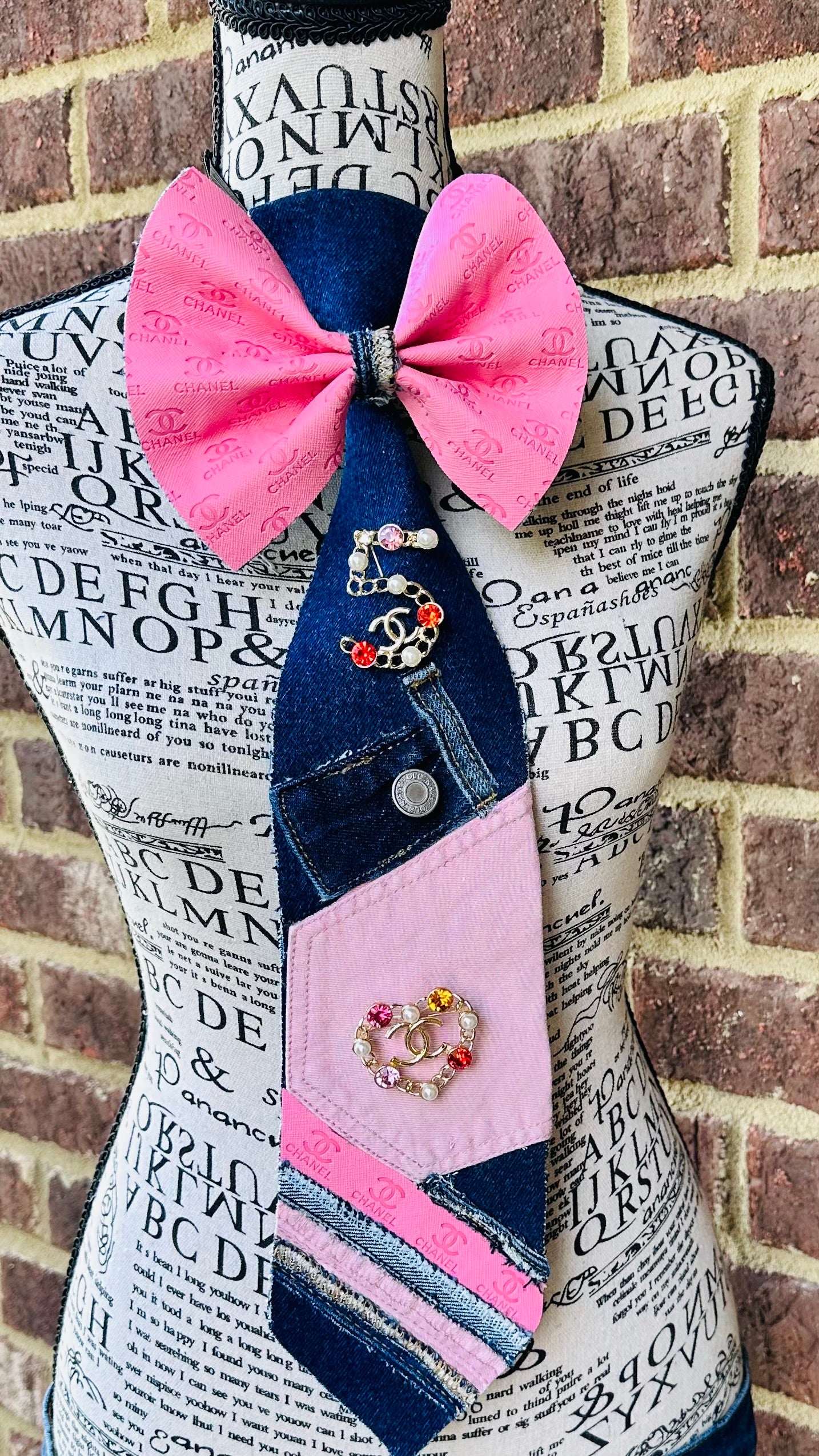 Pink Chantelle Fashion Bowtie Necktie (2 brooches included)