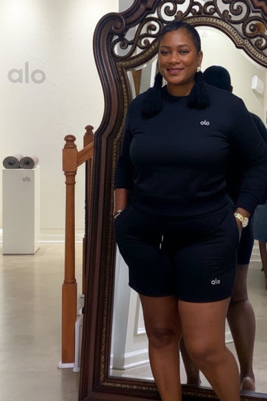 Ala Black Cropped Crew Neck Yoga Set