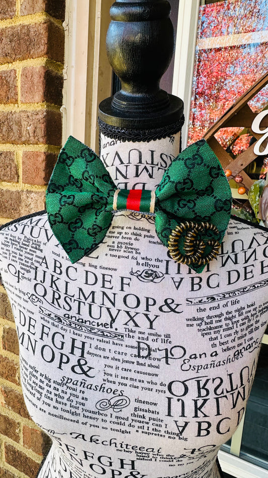 Emerald GiGi with 3 Color Ribbon & Brooch